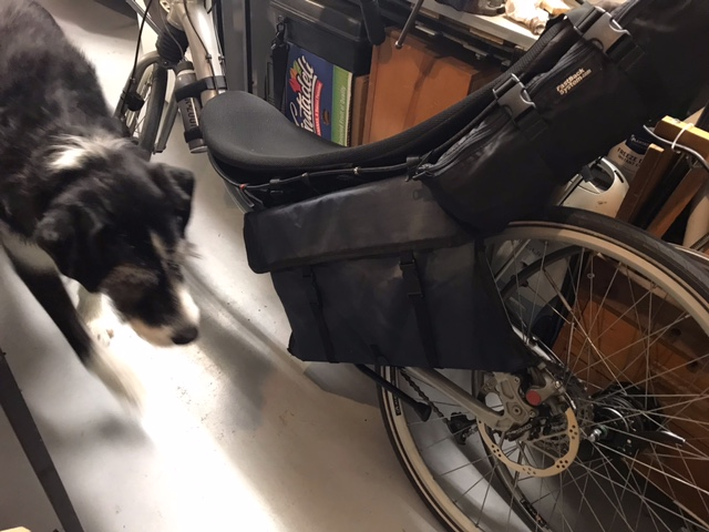 bikes/bent-laptop-bag/hanging-real.png