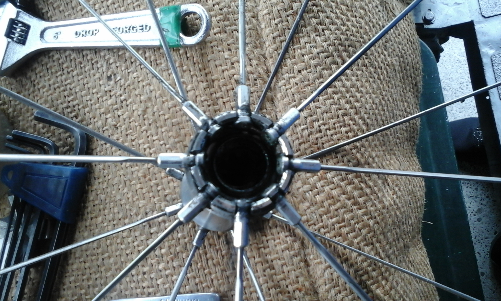 bikes/mongoose/mong-front-hub2.jpg