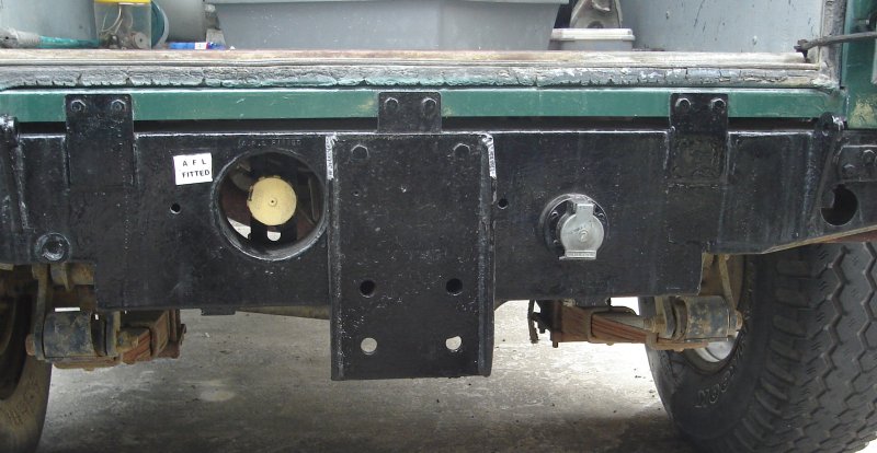landrover/2006_09_30-towhook/rear.jpg