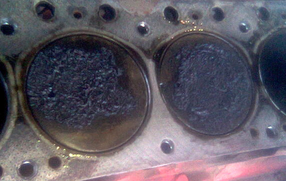 landrover/2008-01-21_202/186_coked_pistons_1.jpg