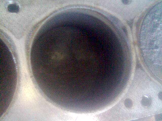 landrover/2008-01-21_202/186_coked_pistons_3.jpg