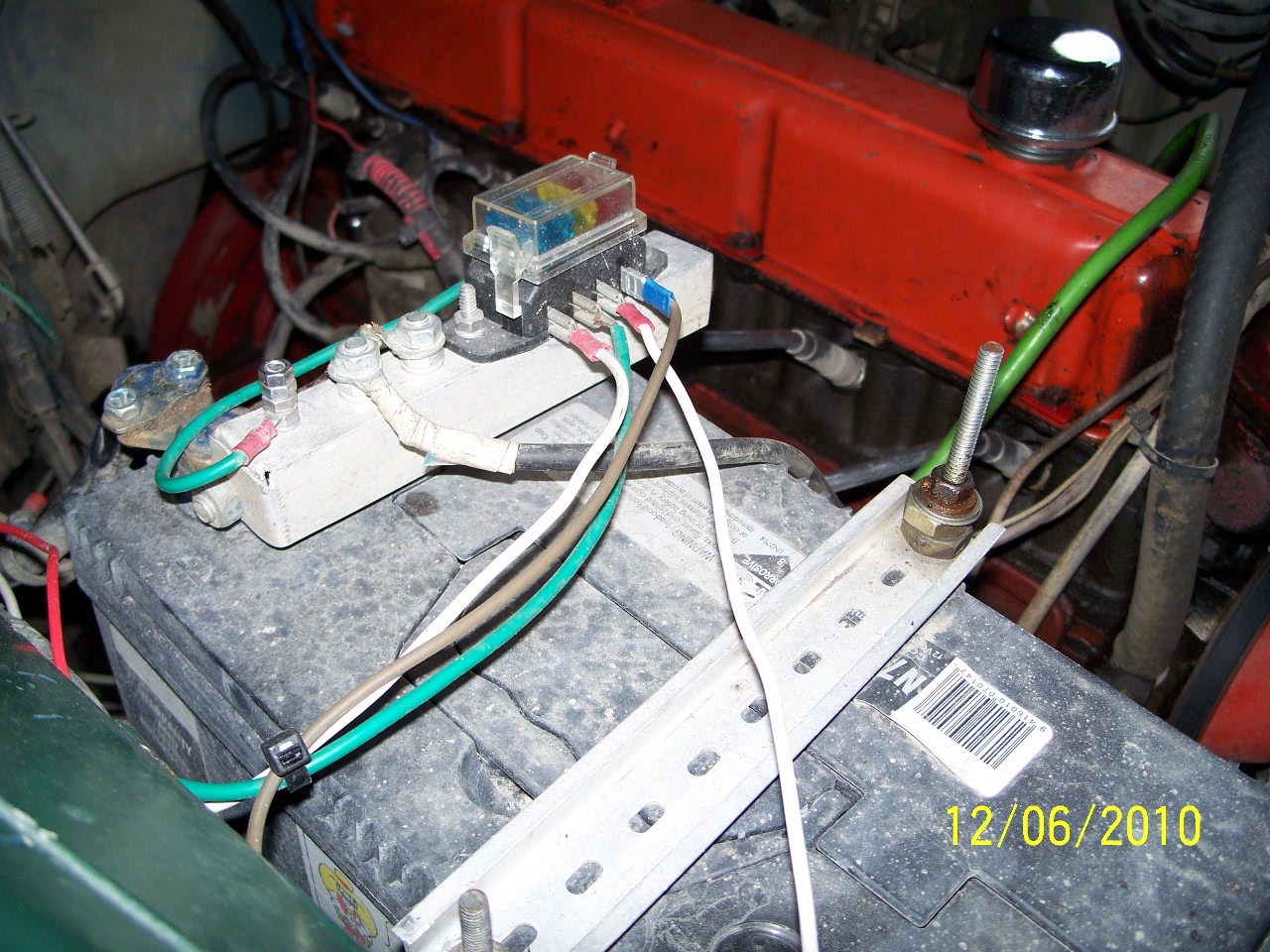 landrover/2010-06-12_Roundup/battery_block.jpg